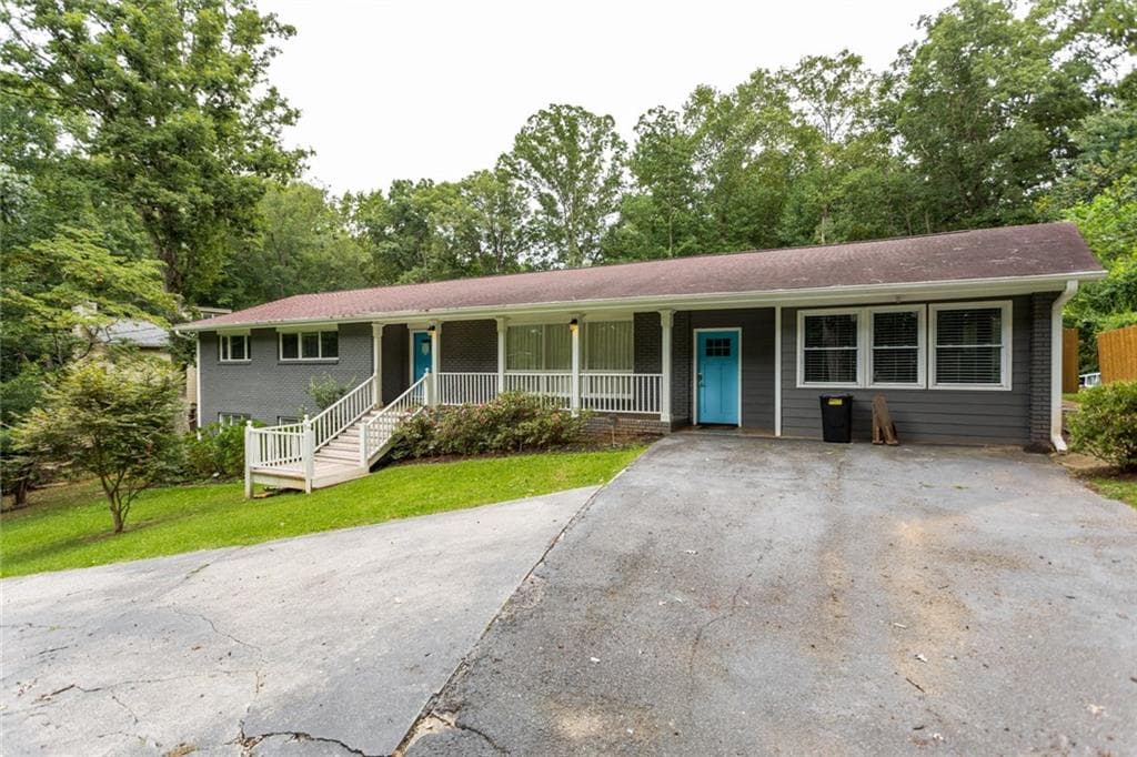 4 bedroom, 2,818 sq ft single family residence sold at 4295 King Valley Drive, Smyrna, GA 30082