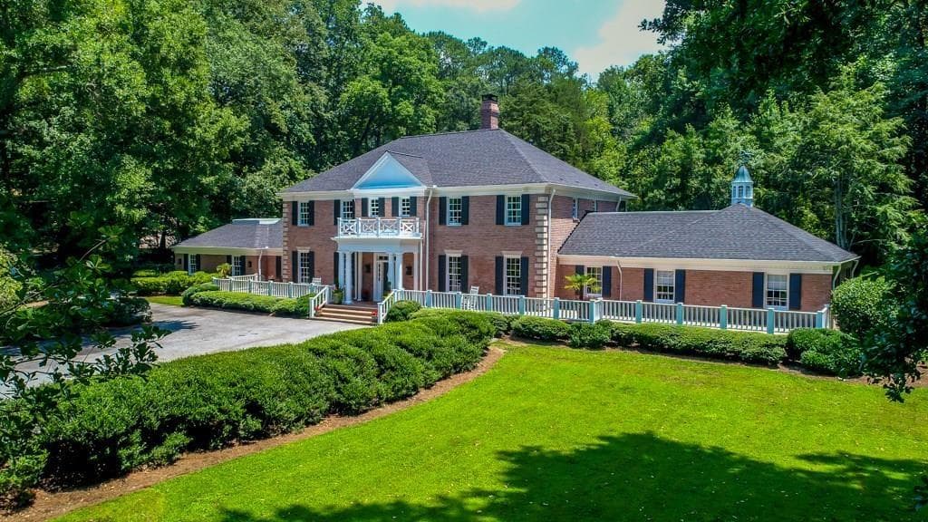 6 bedroom, 6,868 sq ft single family residence sold at 4900 Jett Road, Atlanta, GA 30327