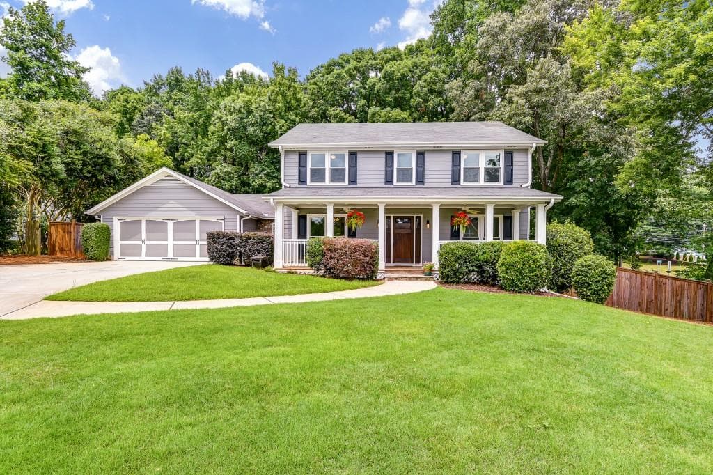 4 bedroom, 3,204 sq ft single family residence sold at 690 Hembree Road, Roswell, GA 30076