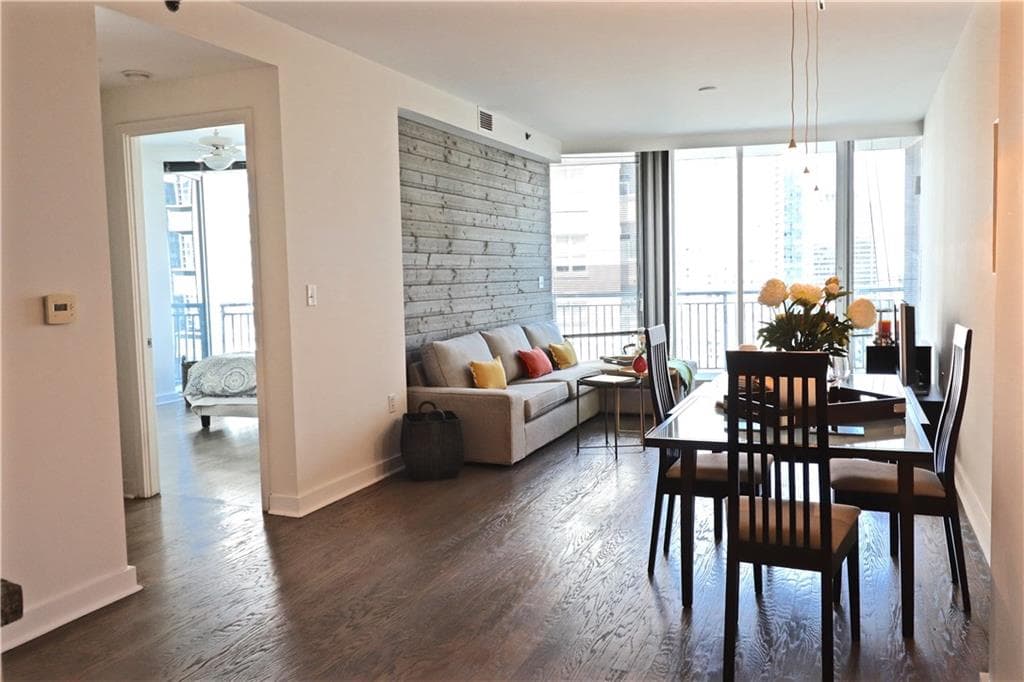 1 bedroom, 997 sq ft condominium sold at 3338 Peachtree Road 1706, Atlanta, GA 30326