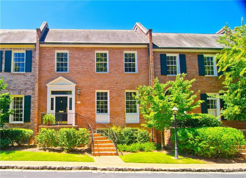 3 bedroom, 2,576 sq ft condominium sold at 208 Townsend Place, Atlanta, GA 30327