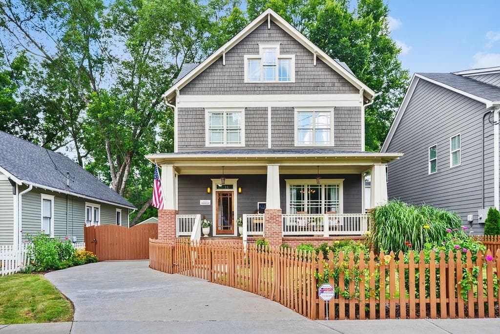 4 bedroom, 2,945 sq ft single family residence sold at 1896 Hosea L Williams Drive, Atlanta, GA 30317