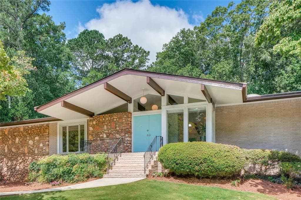 4 bedroom, 4,066 sq ft single family residence sold at 1935 Musket Court, Stone Mountain, GA 30087
