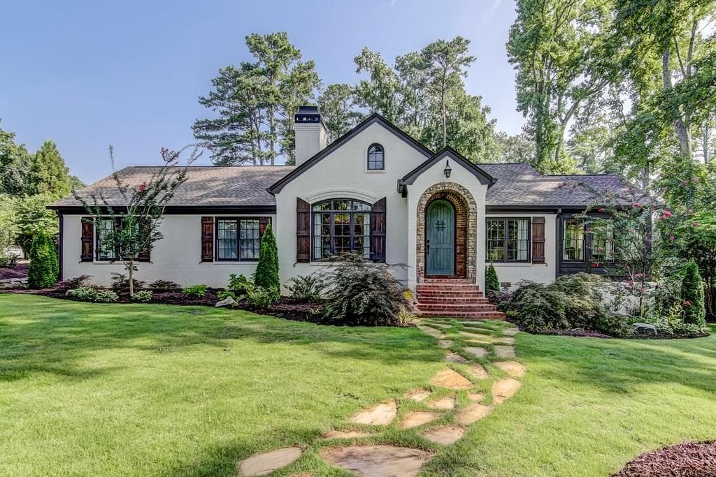 4 bedroom, 2,500 sq ft single family residence sold at 1445 Collier Drive, Smyrna, GA 30080