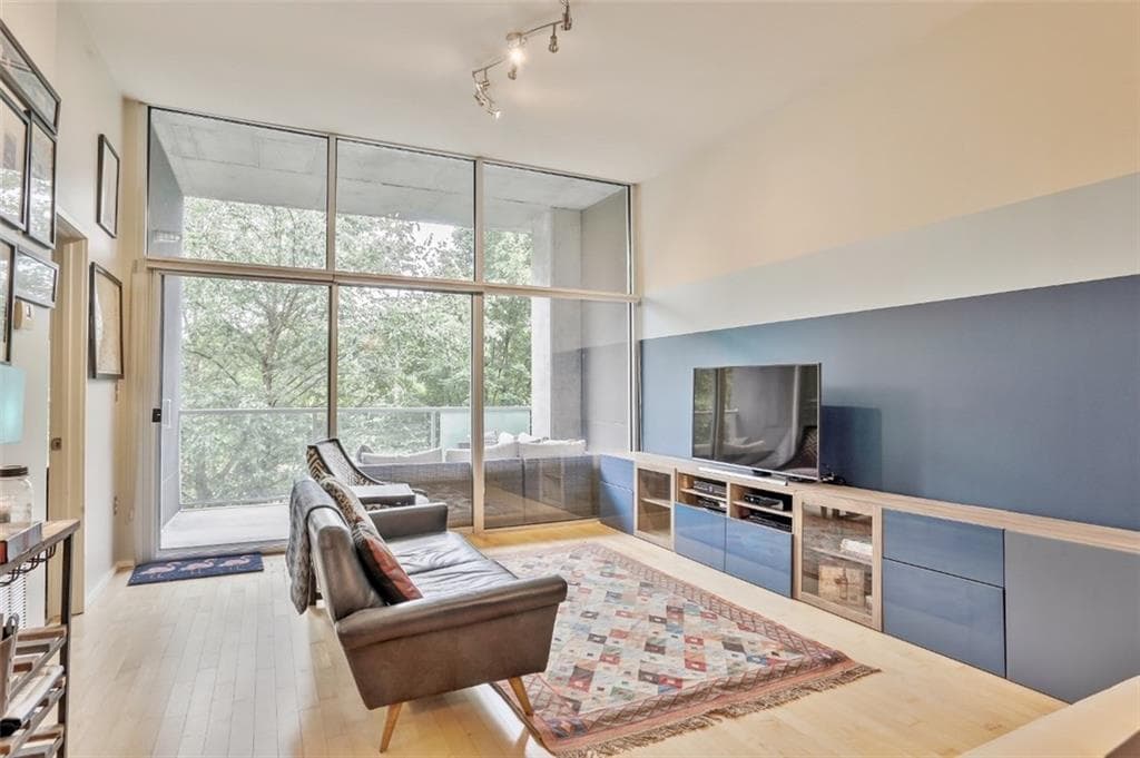 2 bedroom, 1,280 sq ft condominium sold at 130 NE Arizona Avenue 217, Atlanta, GA 30307