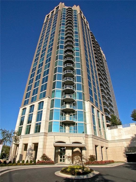 2 bedroom, 1,364 sq ft condominium sold at 2795 Peachtree Road 1407, Atlanta, GA 30305