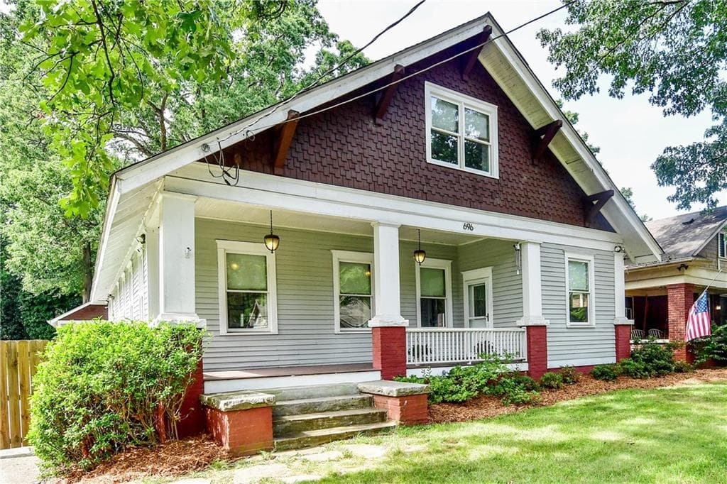 4 bedroom, 3,300 sq ft single family residence sold at 696 Elbert Street, Atlanta, GA 30310