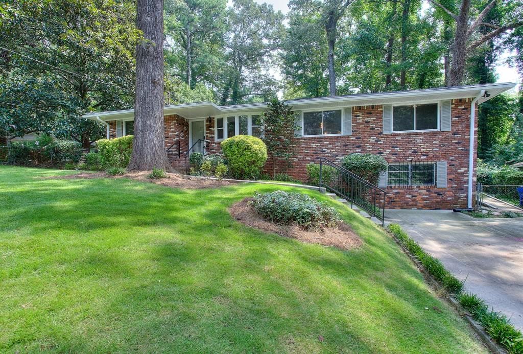 3 bedroom, 1,827 sq ft single family residence sold at 618 Brennan Lane, Atlanta, GA 30310
