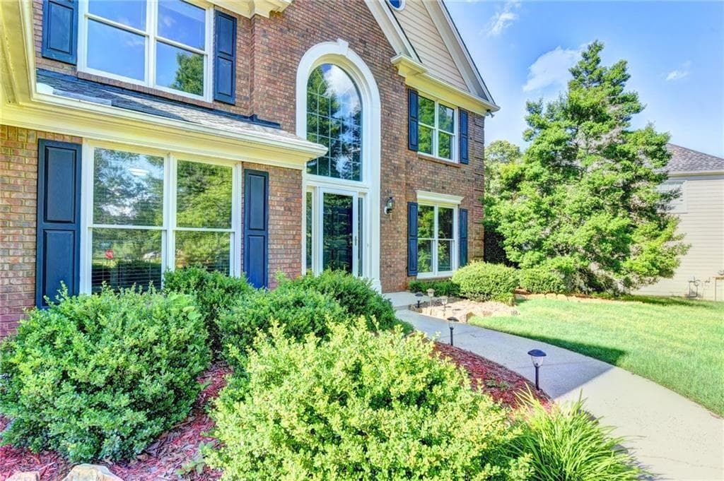 5 bedroom, 2,746 sq ft single family residence sold at 6405 Stapleford Lane, Johns Creek, GA 30097