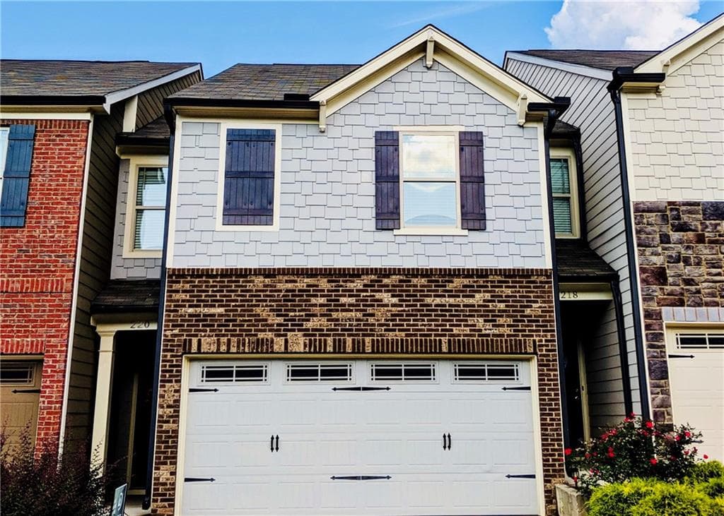 3 bedroom, 1,760 sq ft townhouse sold at 220 Bobbie Way, Woodstock, GA 30189