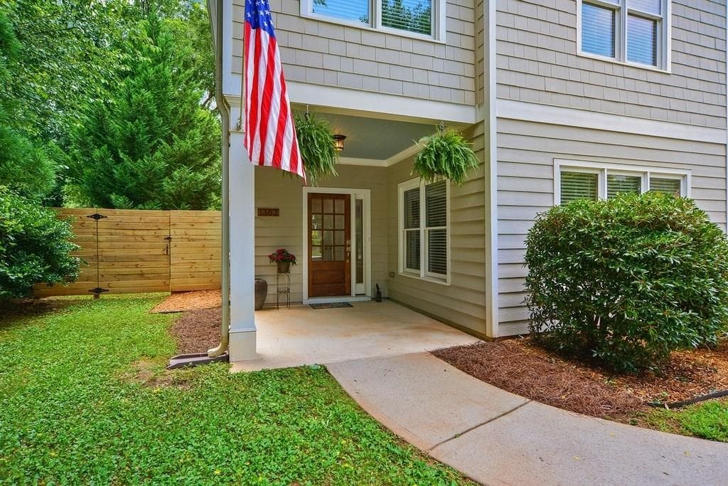 3 bedroom, 1,980 sq ft single family residence sold at 1363 Meridian Street, Atlanta, GA 30317
