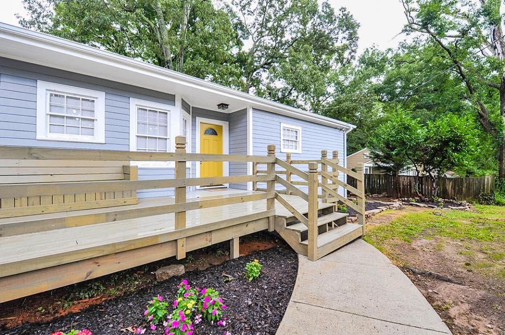 3 bedroom, 1,125 sq ft single family residence sold at 1668 Sylvan Road, Atlanta, GA 30310
