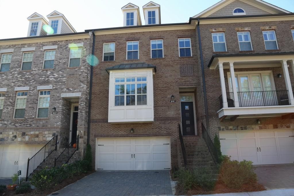 3 bedroom, 2,048 sq ft townhouse sold at 841 Canterbury Overlook, Atlanta, GA 30324
