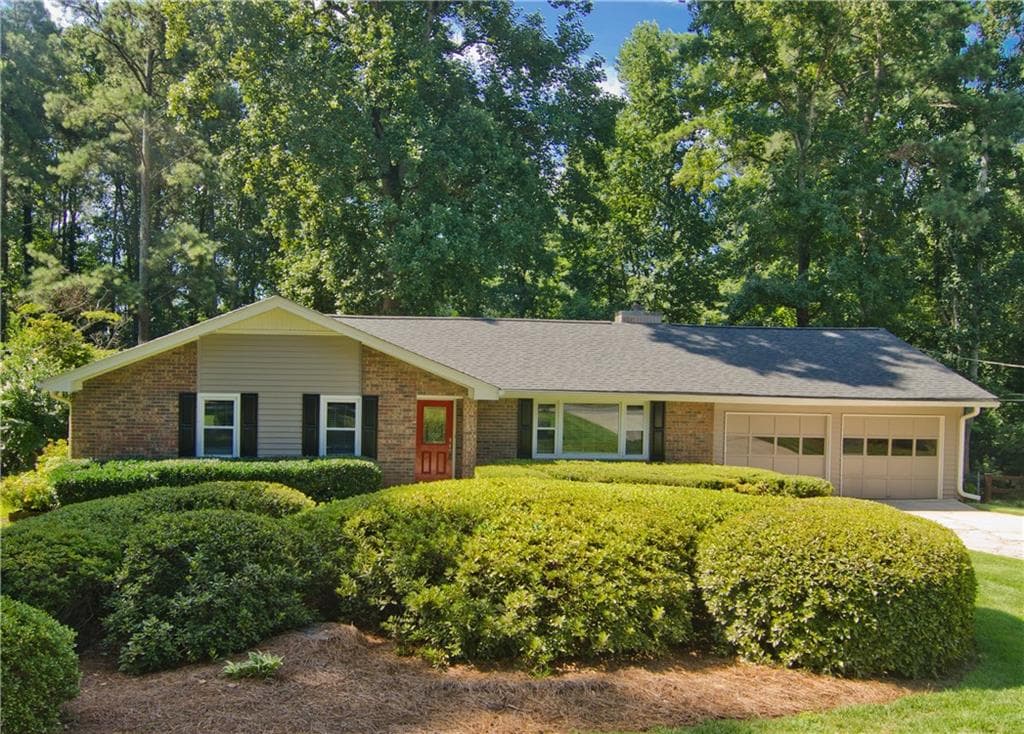 3 bedroom, 1,604 sq ft single family residence sold at 1330 Hayes Drive, Smyrna, GA 30080