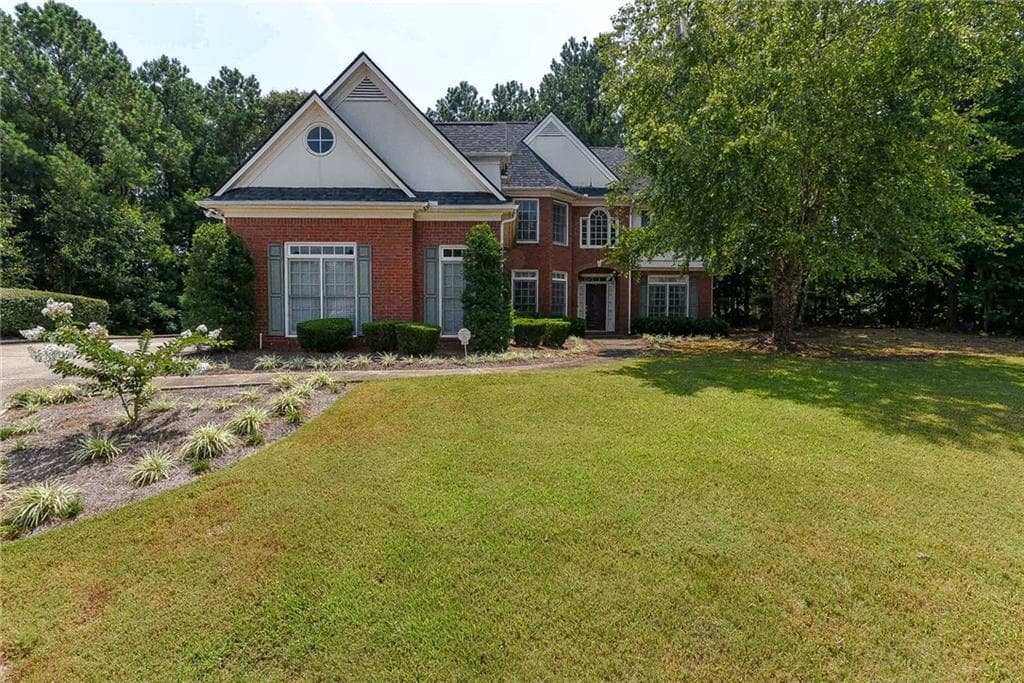4 bedroom, 2,754 sq ft single family residence sold at 555 SW Stoneglen Chase, Atlanta, GA 30331