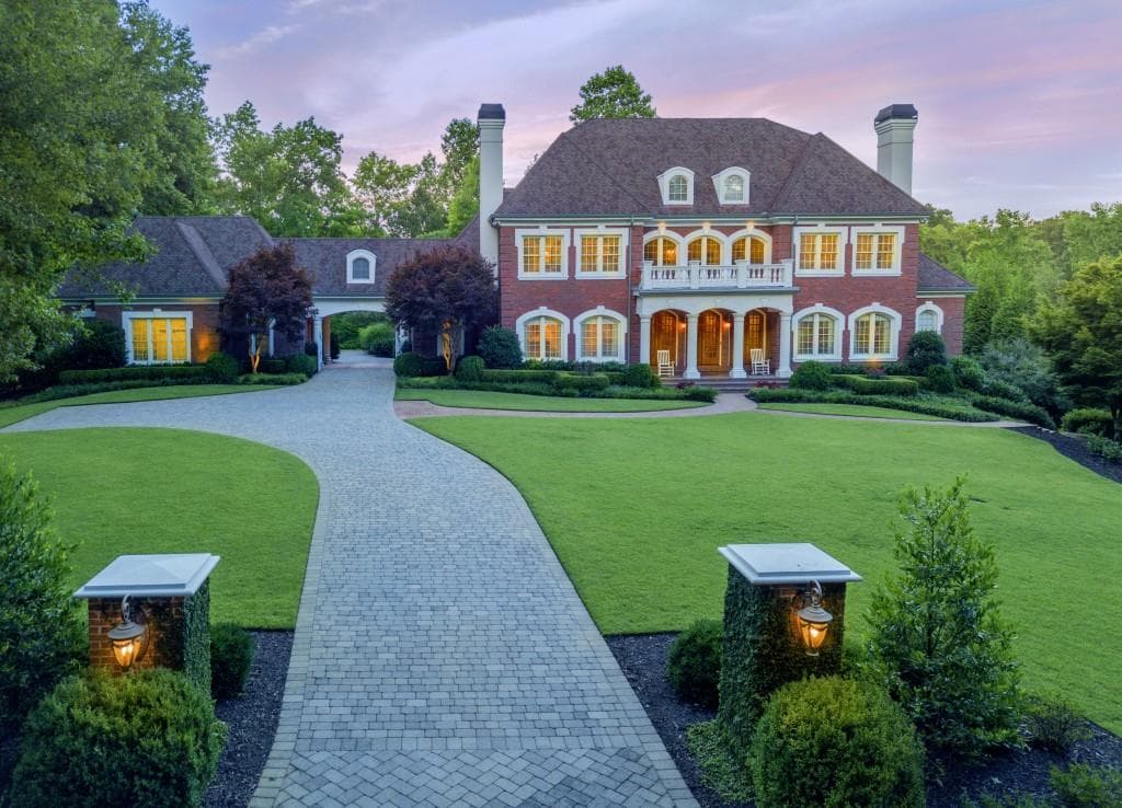 5 bedroom, 7,826 sq ft single family residence sold at 1085 Stonegate Court, Roswell, GA 30075
