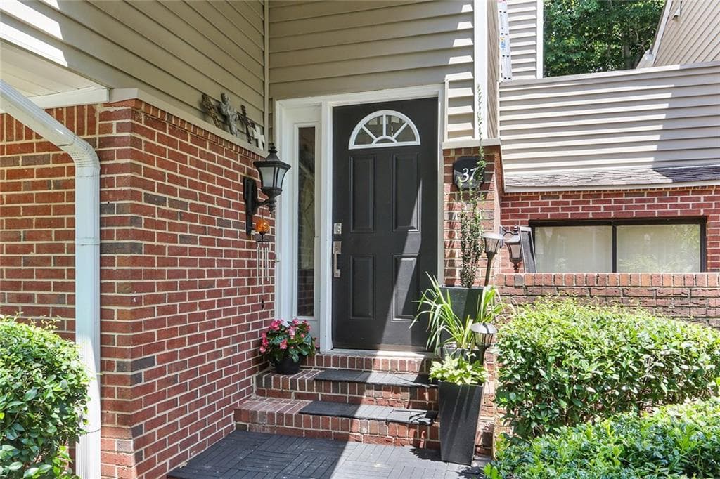 2 bedroom, 1,600 sq ft condominium sold at 37 Dunwoody Springs Drive, Atlanta, GA 30328