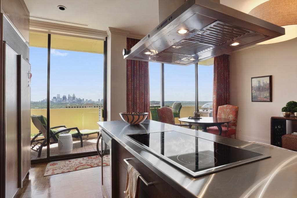 2 bedroom, 1,594 sq ft condominium sold at 2575 Peachtree Road 22F, Atlanta, GA 30305