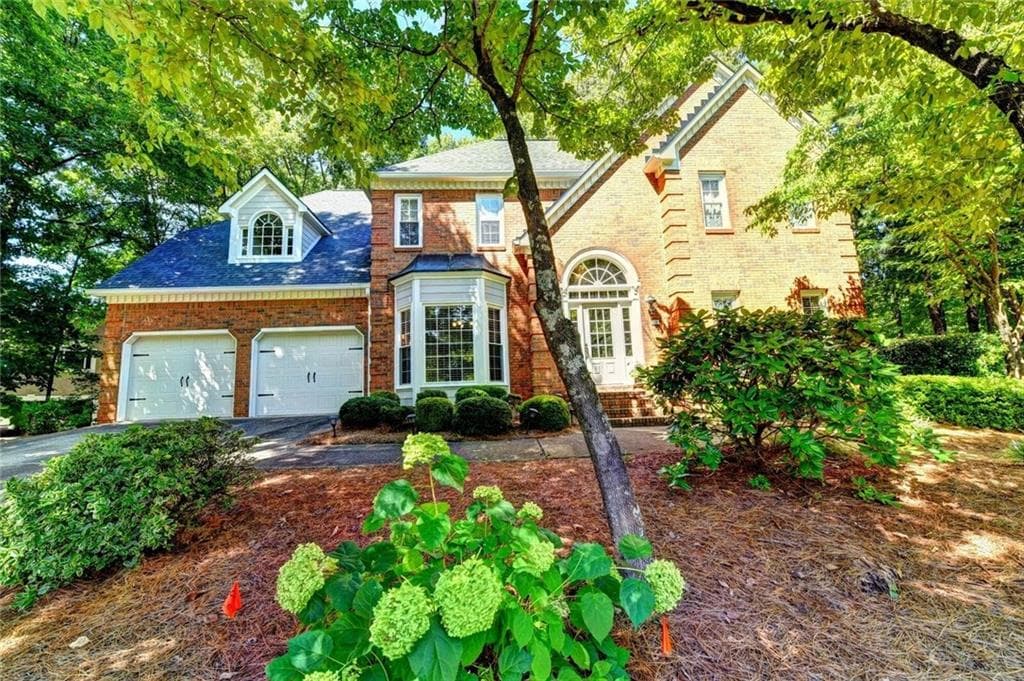 4 bedroom, 3,212 sq ft single family residence sold at 220 Flowing Spring Trail, Roswell, GA 30075