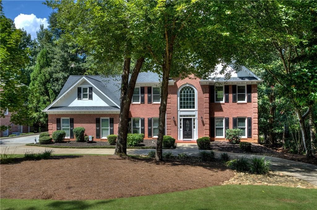 5 bedroom, 2,950 sq ft single family residence sold at 4993 Gunners Run, Roswell, GA 30075