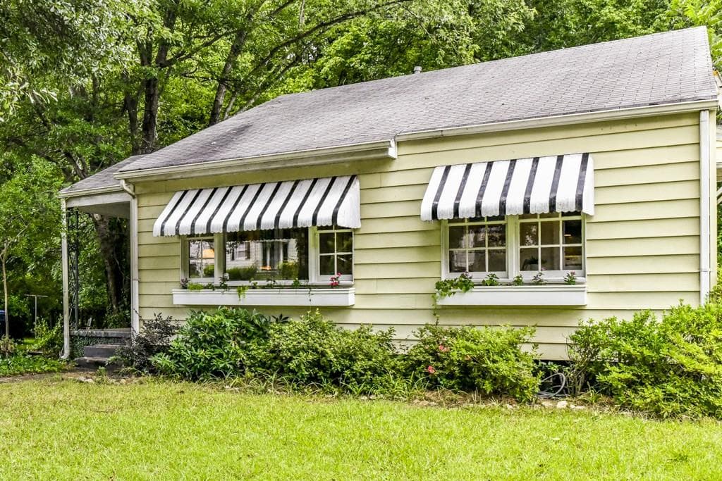 2 bedroom, 936 sq ft single family residence sold at 141 Rockyford Road, Atlanta, GA 30317