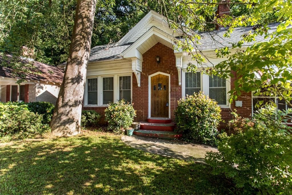3 bedroom, 1,345 sq ft single family residence sold at 1015 Deckner Avenue, Atlanta, GA 30310