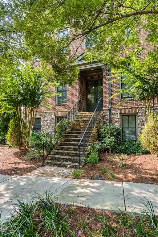 3 bedroom, 2,344 sq ft townhouse sold at 2010 Heathermere Way, Roswell, GA 30075
