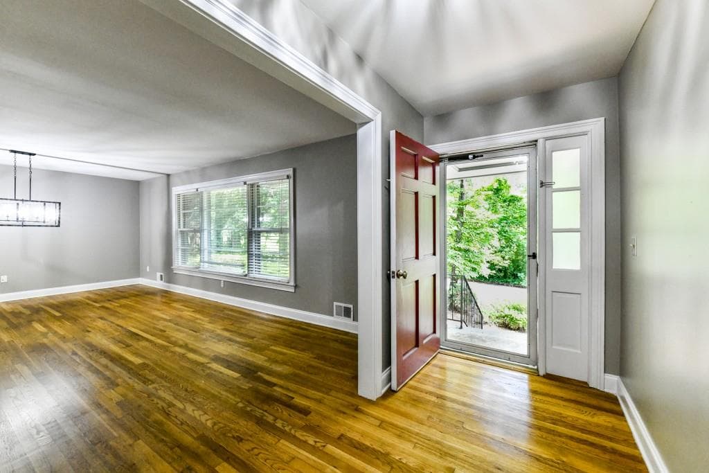 4 bedroom, 2,400 sq ft single family residence sold at 1973 Desmond Drive, Decatur, GA 30033