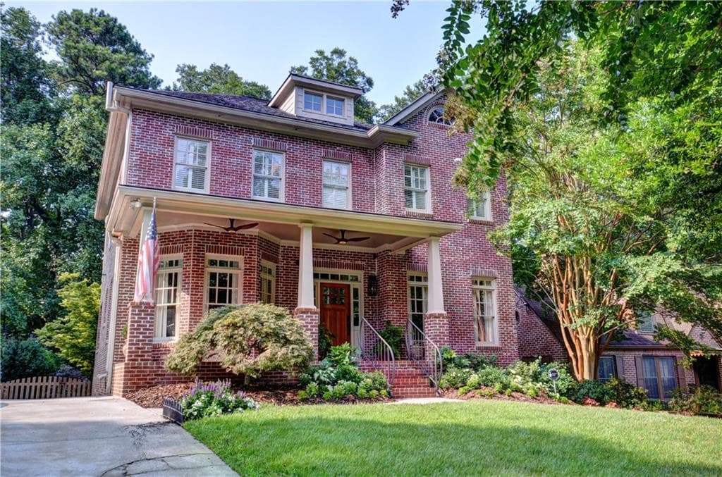 5 bedroom, 3,982 sq ft single family residence sold at 867 Kings Court, Atlanta, GA 30306