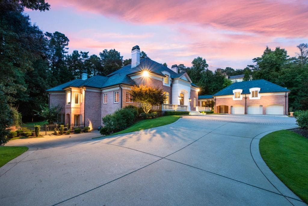 5 bedroom, 12,085 sq ft single family residence sold at 997 Davis Drive, Atlanta, GA 30327