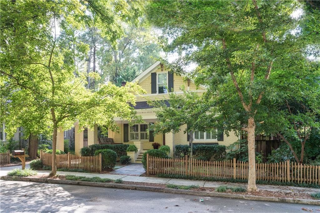 4 bedroom, 4,298 sq ft single family residence sold at 3324 W Shadowlawn Avenue, Atlanta, GA 30305
