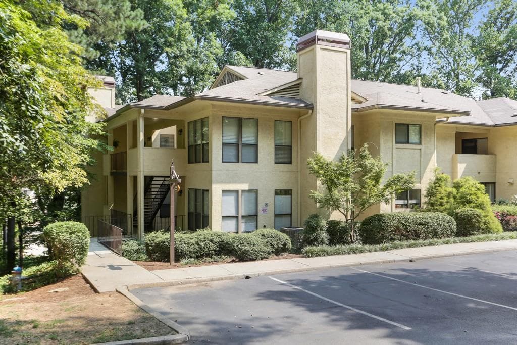 2 bedroom, 1,381 sq ft condominium sold at 401 Coleraine, Smyrna, GA 30080