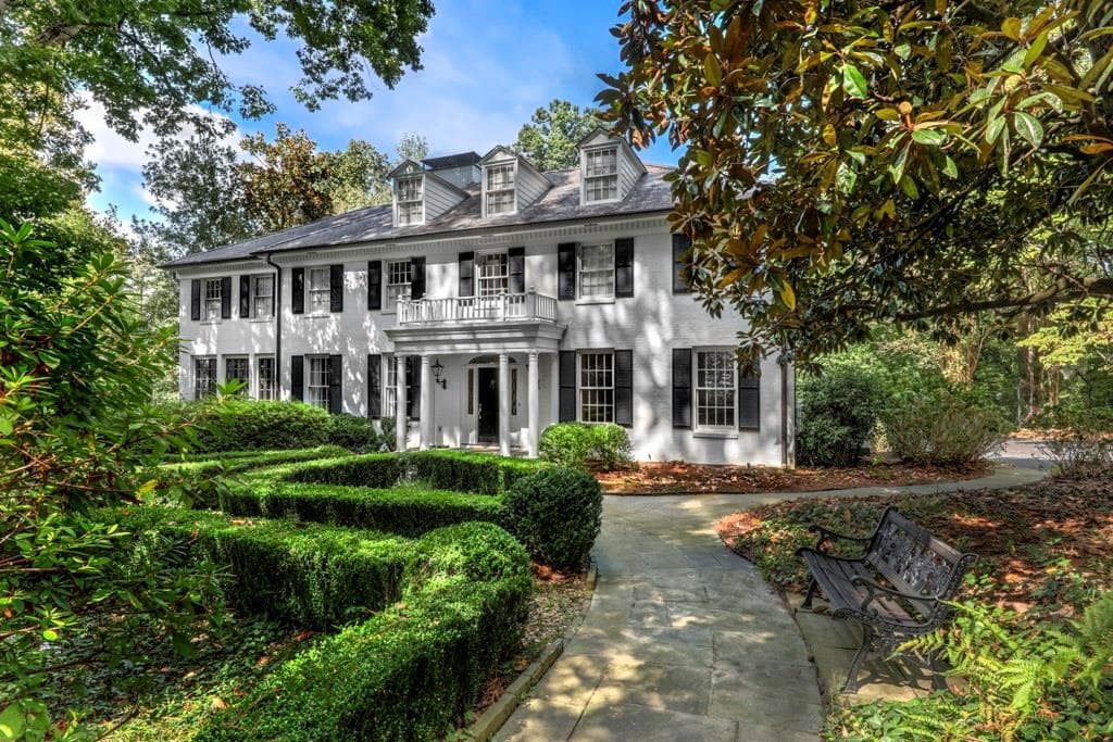 5 bedroom, 5,809 sq ft single family residence sold at 1891 River Forest Road, Atlanta, GA 30327