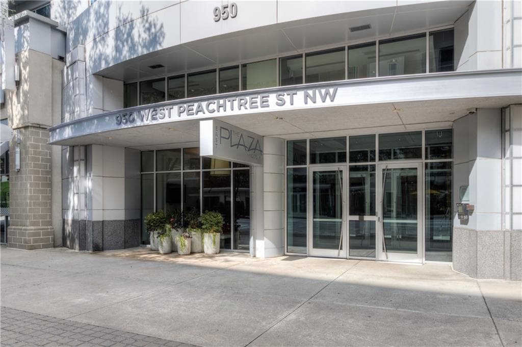 2 bedroom, 1,196 sq ft condominium sold at 950 W Peachtree Street 1701, Atlanta, GA 30309