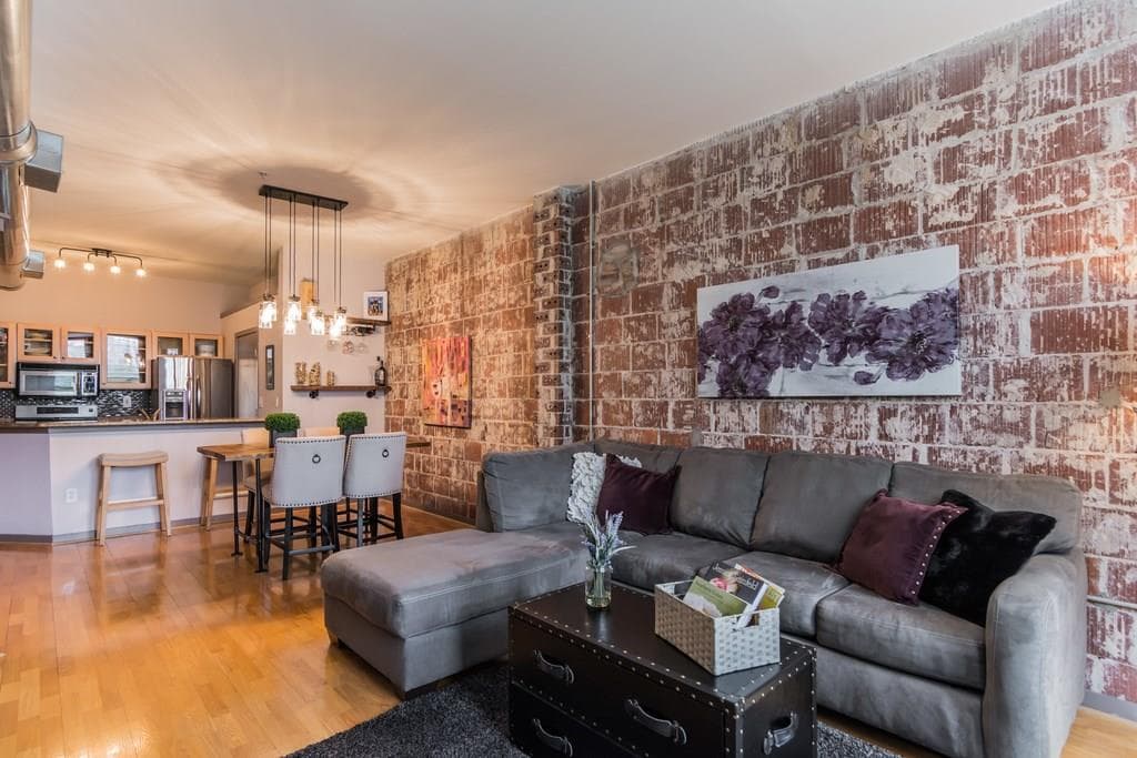 2 bedroom, 1,398 sq ft condominium sold at 800 Peachtree Street 8331, Atlanta, GA 30308