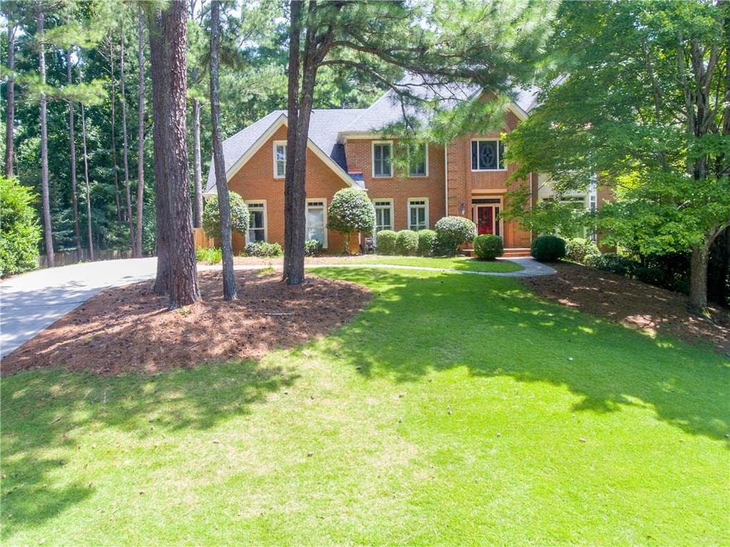 5 bedroom, 5,500 sq ft single family residence sold at 9410 Mistwater Close, Roswell, GA 30076