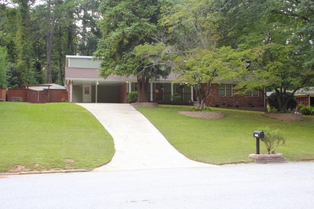 3 bedroom, 2,522 sq ft single family residence sold at 1574 Knob Hill Drive, Atlanta, GA 30329