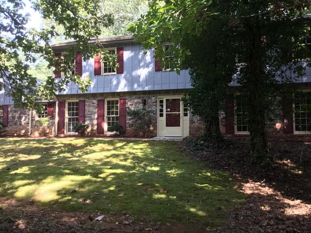 4 bedroom, 3,112 sq ft single family residence sold at 50 Martin Point Court, Roswell, GA 30076