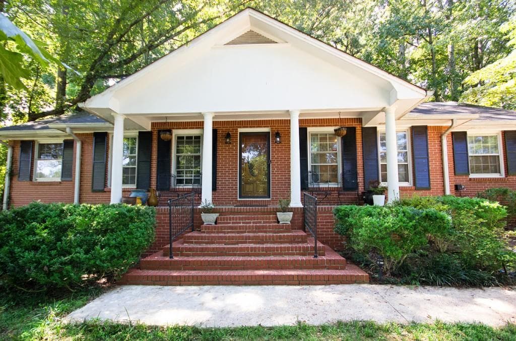 3 bedroom, 1,628 sq ft single family residence sold at 3377 Embry Circle, Chamblee, GA 30341