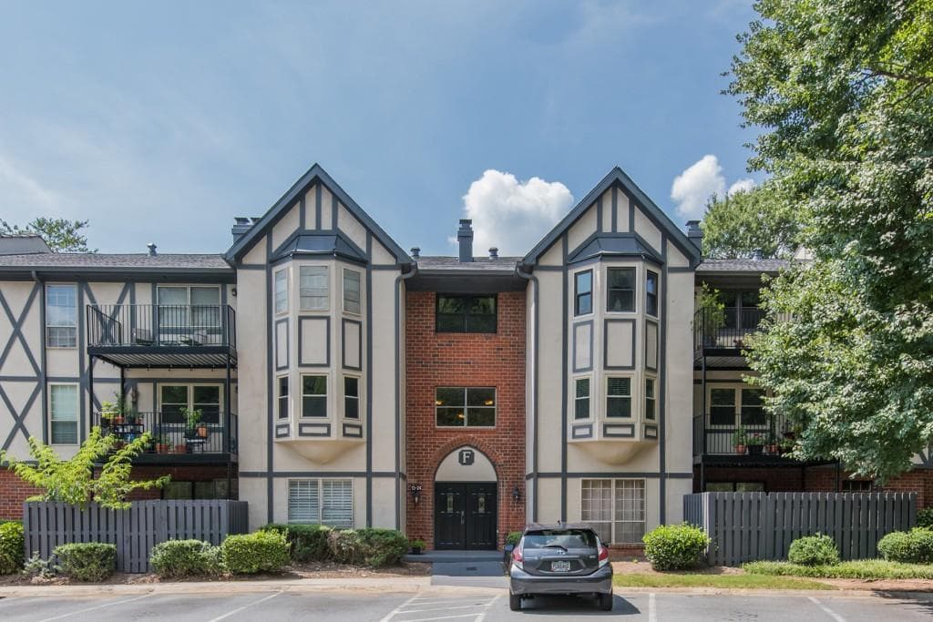 3 bedroom, 1,423 sq ft condominium sold at 6851 Roswell Road F-14, Atlanta, GA 30328