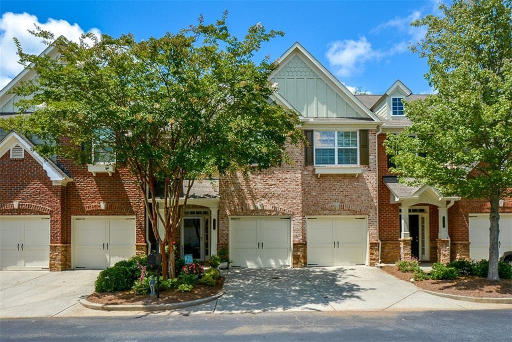 3 bedroom, 2,600 sq ft townhouse sold at 1502 Lexington Drive, Roswell, GA 30075