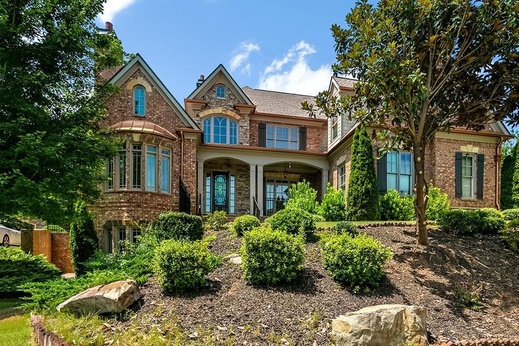 5 bedroom, 4,668 sq ft single family residence sold at 722 Ravenview Court, Alpharetta, GA 30022