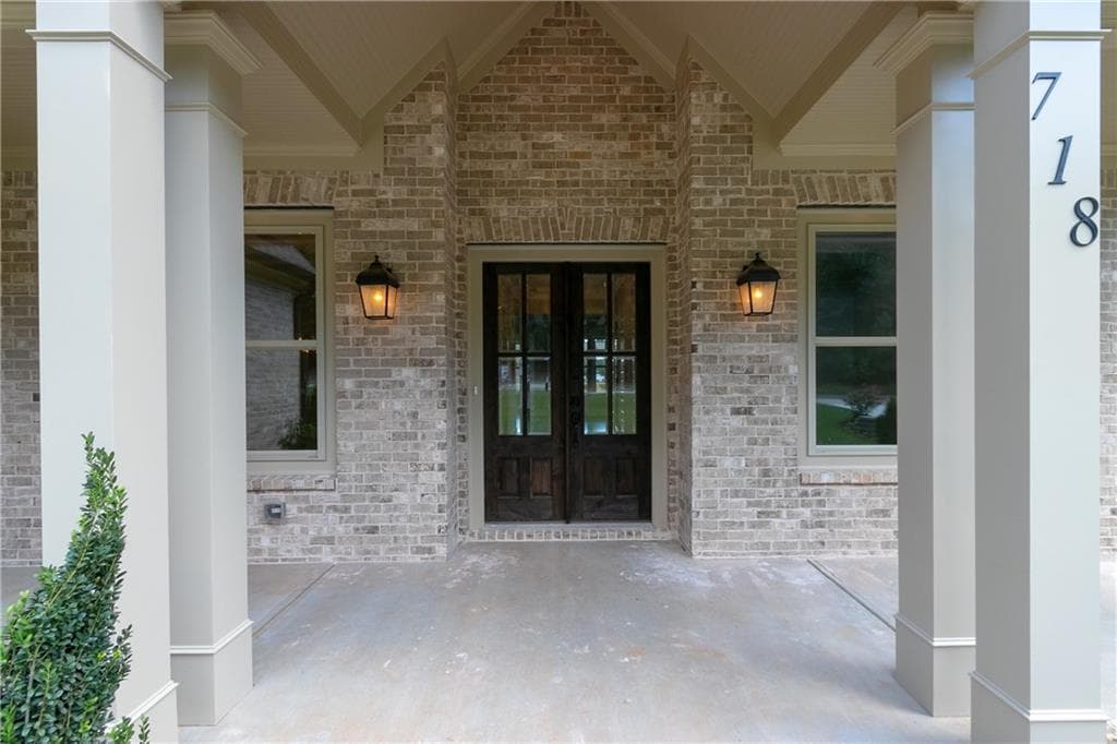 5 bedroom, 4,150 sq ft single family residence sold at 718 Heritage Lake Way, Grayson, GA 30017