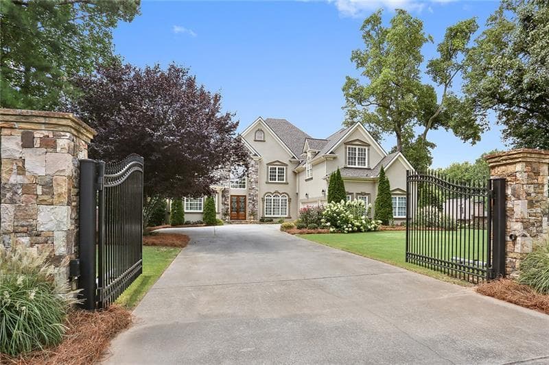 5 bedroom, 5,986 sq ft single family residence sold at 385 Mount Paran Road, Atlanta, GA 30327