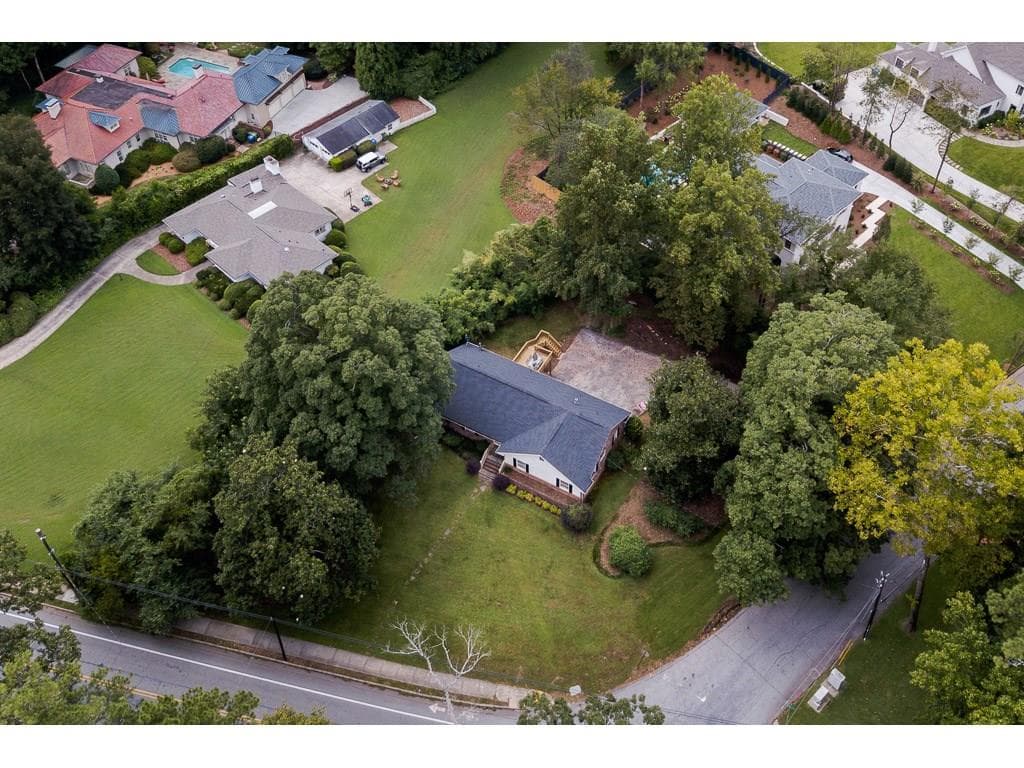 4 bedroom, 2,940 sq ft single family residence sold at 3850 Wieuca Road, Atlanta, GA 30342