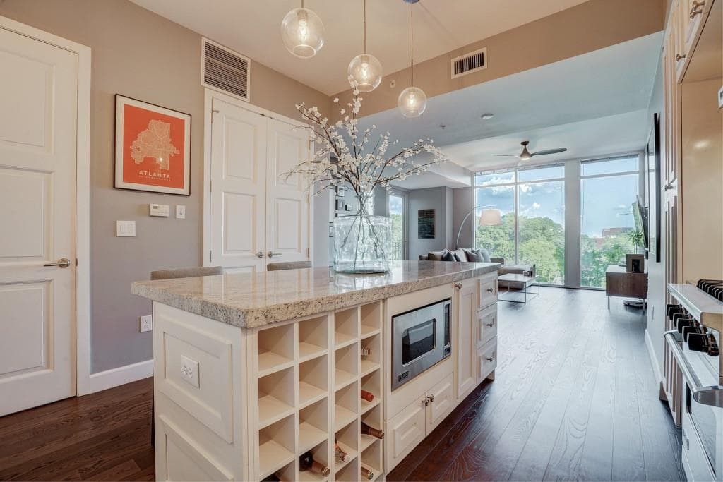 2 bedroom, 1,189 sq ft condominium sold at 1820 Peachtree Street 611, Atlanta, GA 30309