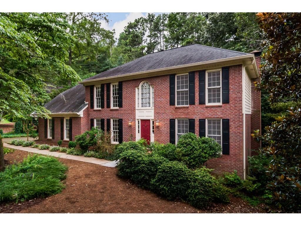 4 bedroom, 2,810 sq ft single family residence sold at 340 Saddlebrook Drive, Roswell, GA 30075