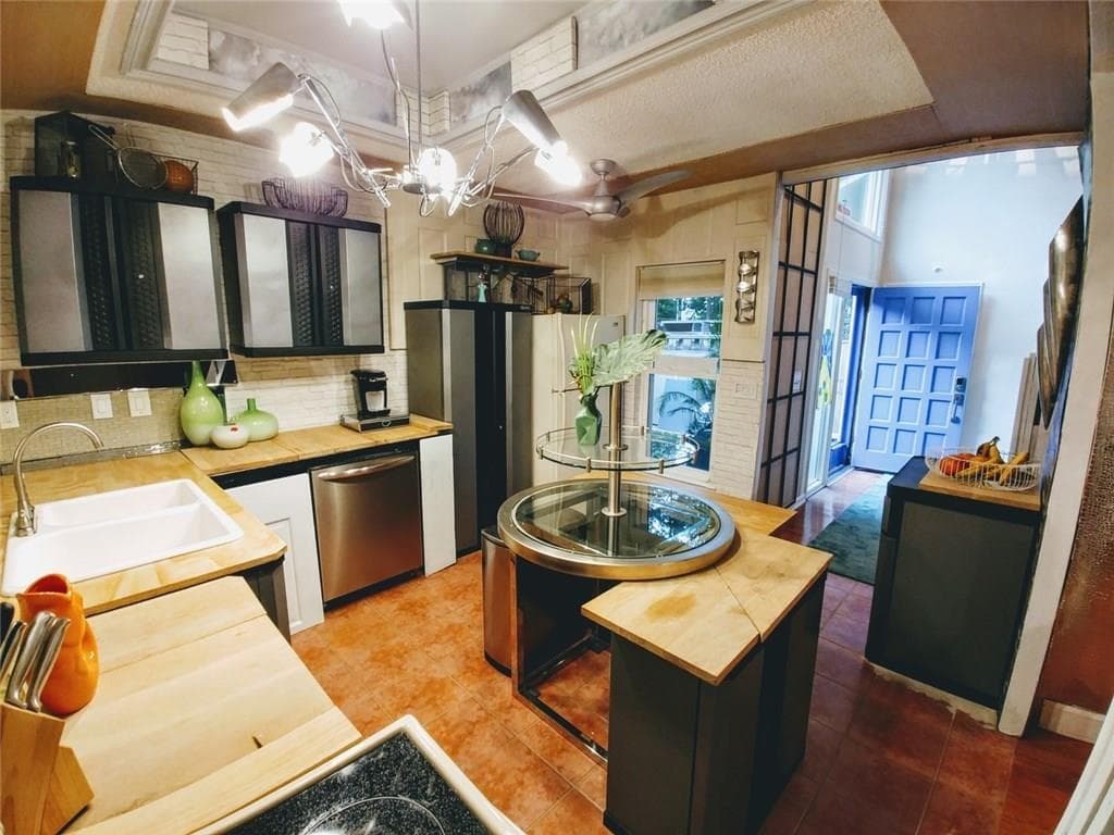 3 bedroom, 1,830 sq ft condominium sold at 1947 Variations Drive, Atlanta, GA 30329