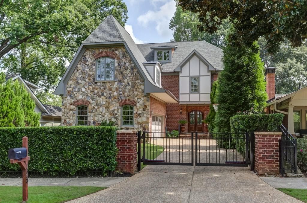 5 bedroom, 6,156 sq ft single family residence sold at 1363 Northview Avenue, Atlanta, GA 30306
