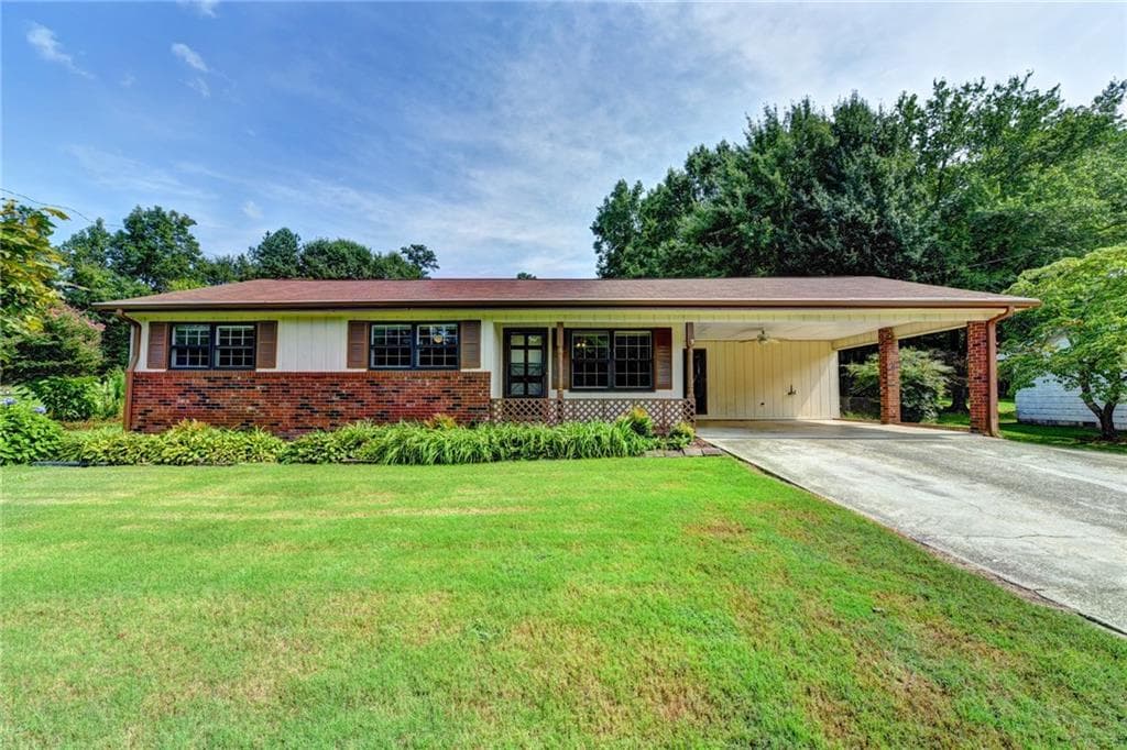 3 bedroom single family residence sold at 692 Davis Road, Lawrenceville, GA 30046